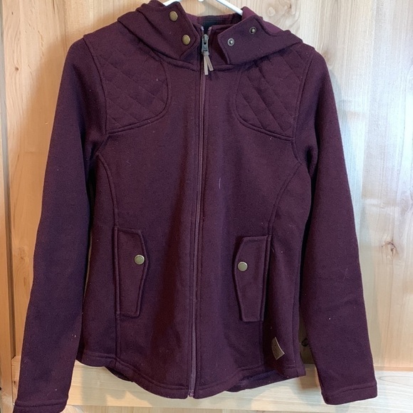 𝅺EDDIE Bauer maroon/purple zip up jacket with good size Medium